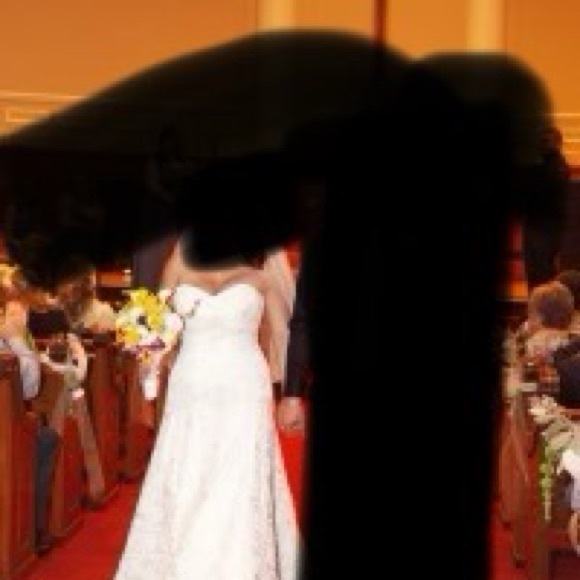 Beaded lace wedding dress - Picture 4 of 10